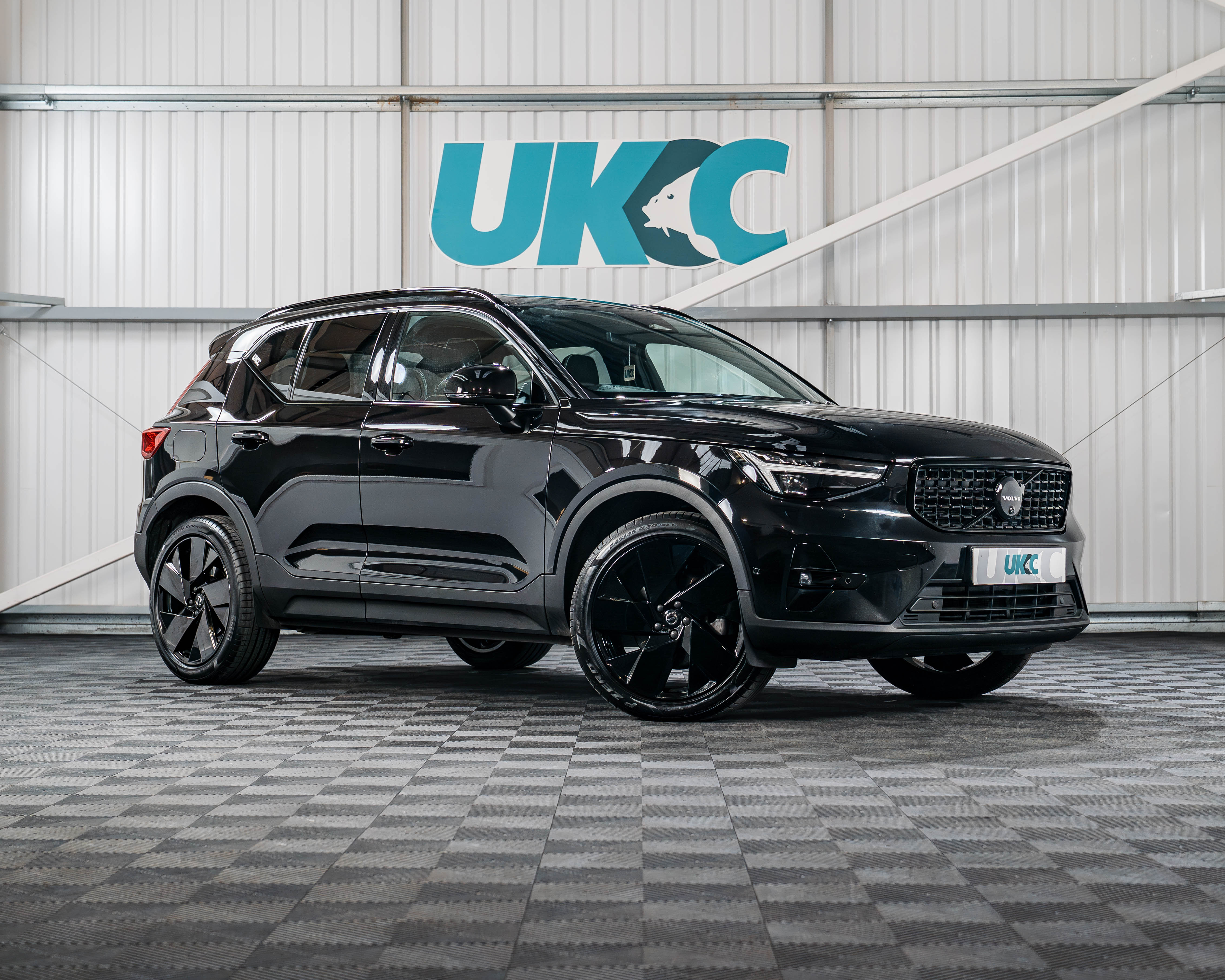 2025 VOLVO XC40 ULTRA BLACK EDITION + £2,000 CASH!