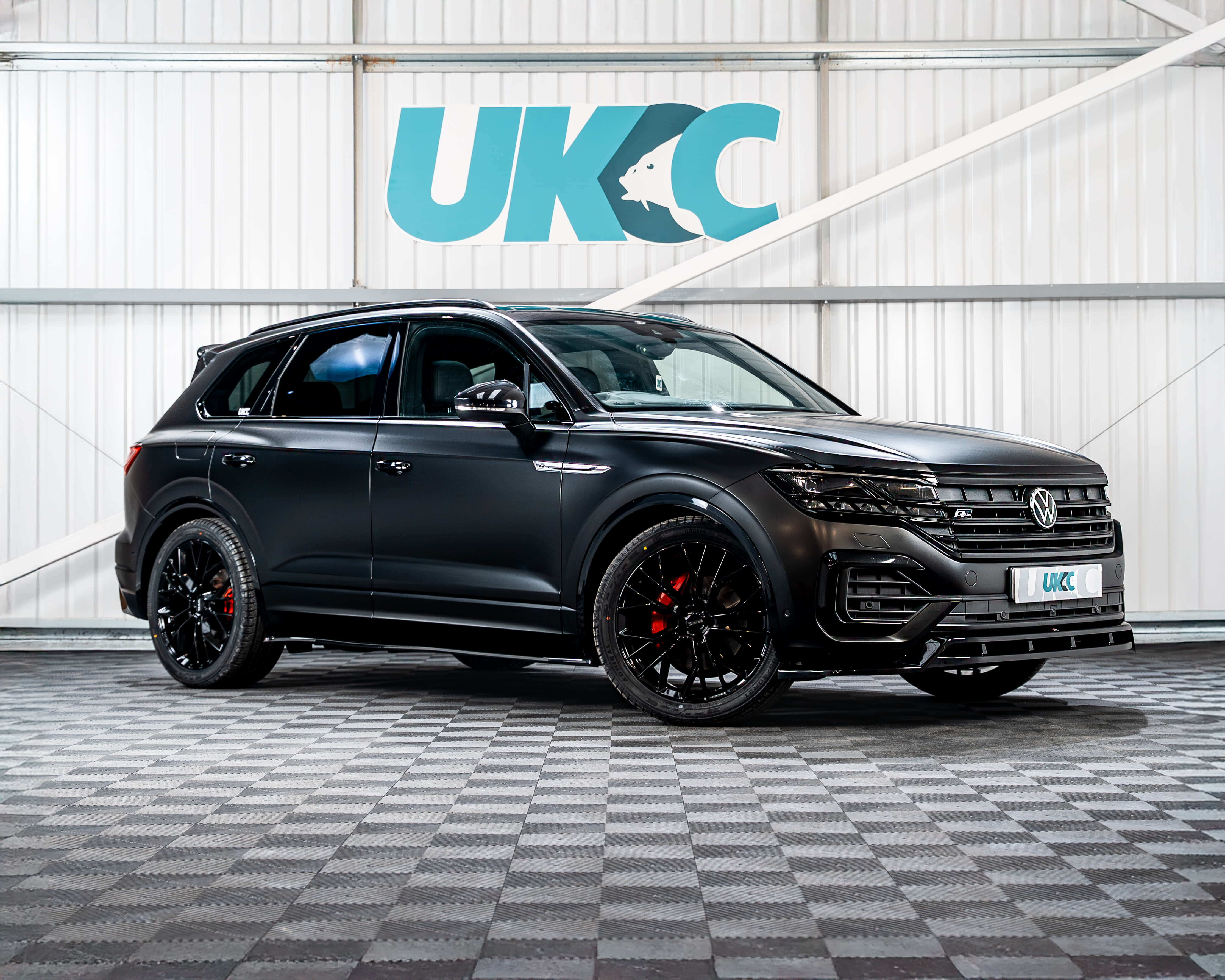 VW TOUAREG R-LINE BLACK EDITION + £1,000 CASH!