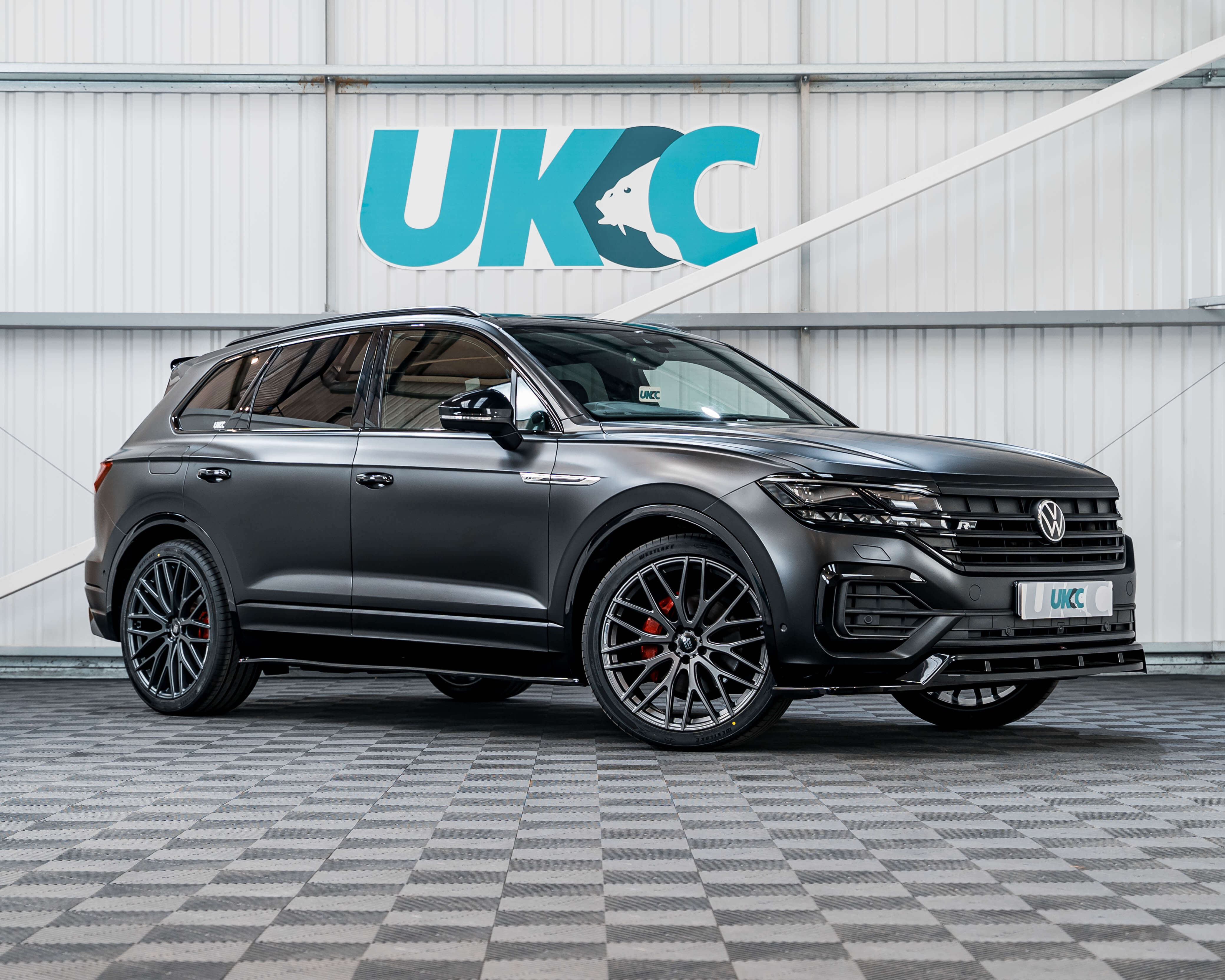 VW TOUAREG R-LINE BLACK EDITION + £1,000 CASH!