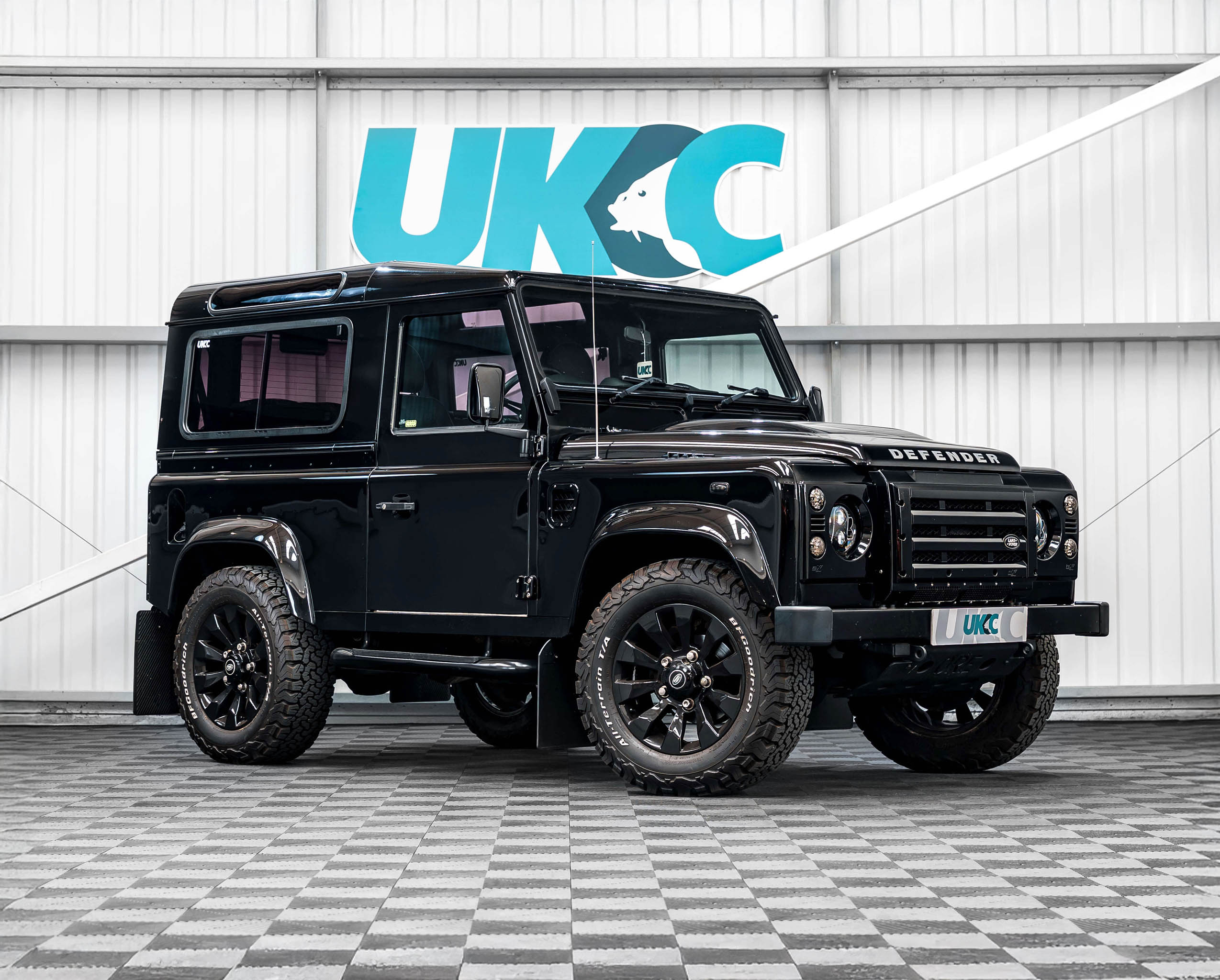 LAND ROVER DEFENDER 90 + £1,000 CASH!